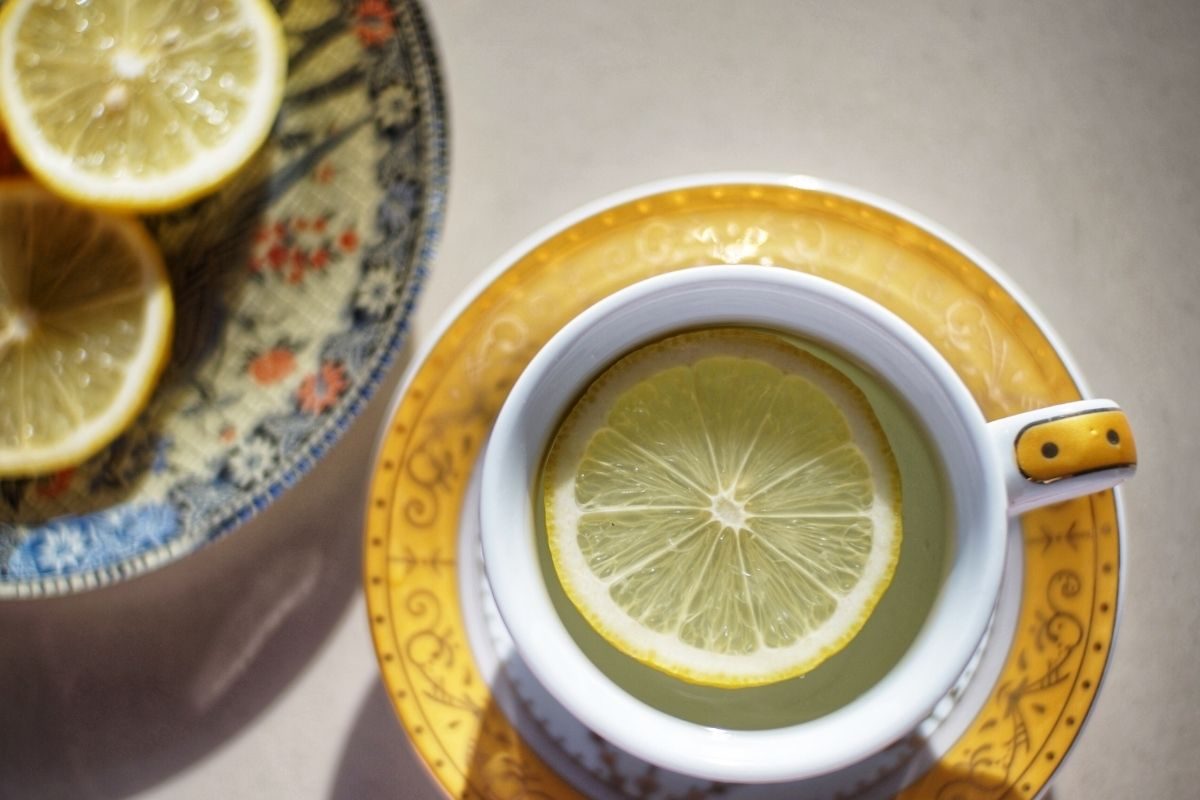 मुतखड्यापासून ते लठ्ठपणा कमी करण्यासाठी उकळलेल्या लिंबू-पाण्याचा असा होतो उपयोग