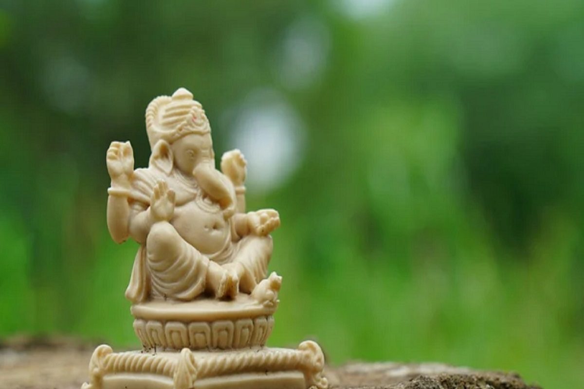 विनायक चतुर्थीला अशा पद्धतीनं करा गणेशाची पूजा; सर्व आशा-आकांक्षा होतील पूर्ण