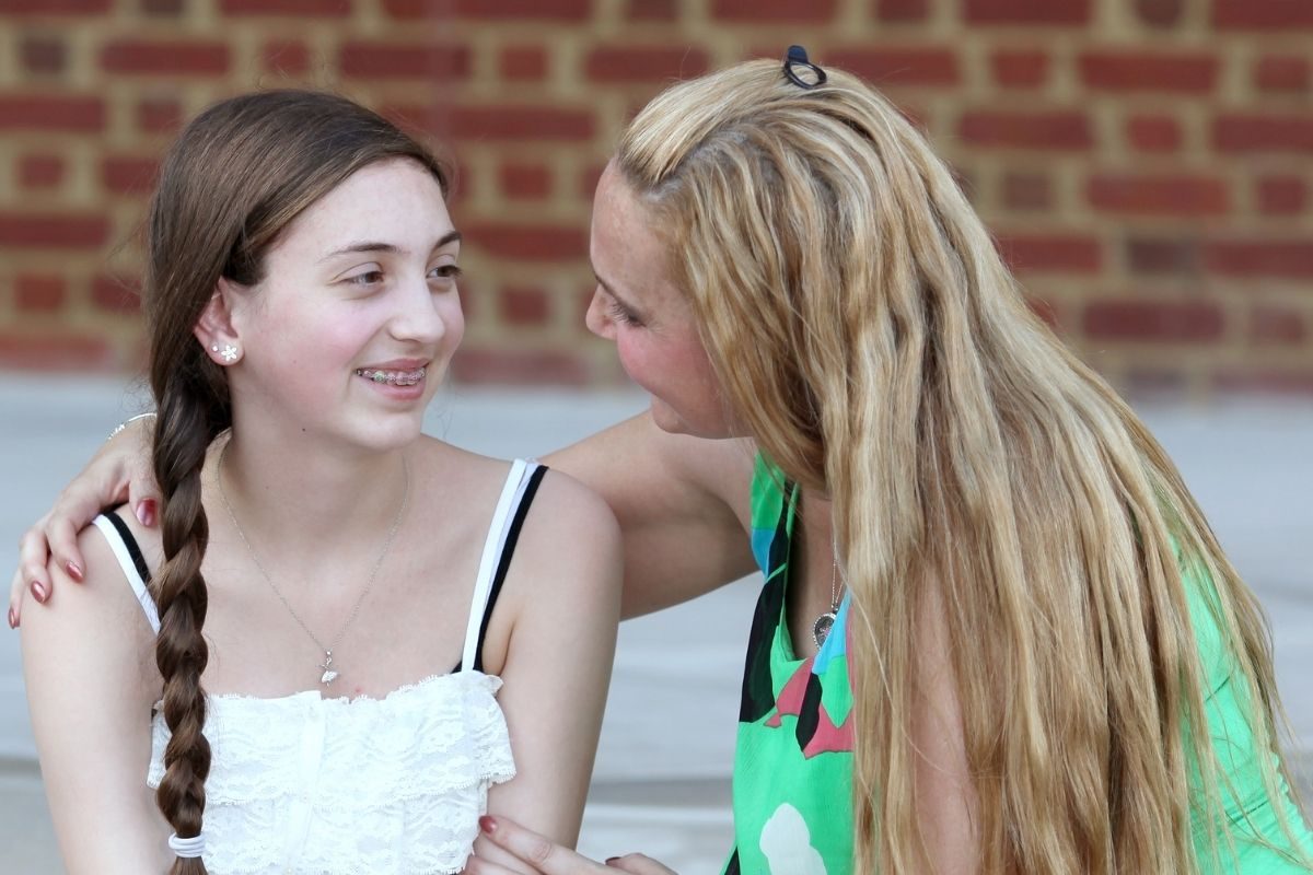 मुलं चुकीच्या संगतीला लागतात तेव्हा अशा गोष्टी करतात; वेळीच ओळखून सुधारू शकता