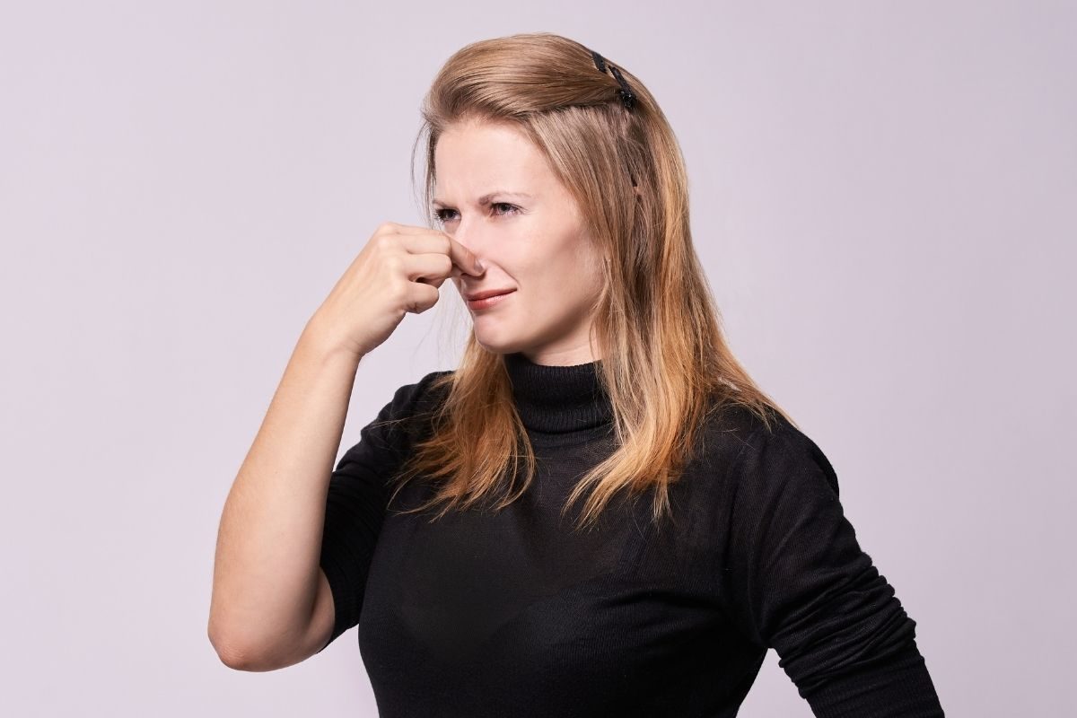 कसला वासच येत नसेल तर हलक्यात नका घेऊ; मेंदूच्या आजारांचे असू शकते लक्षण