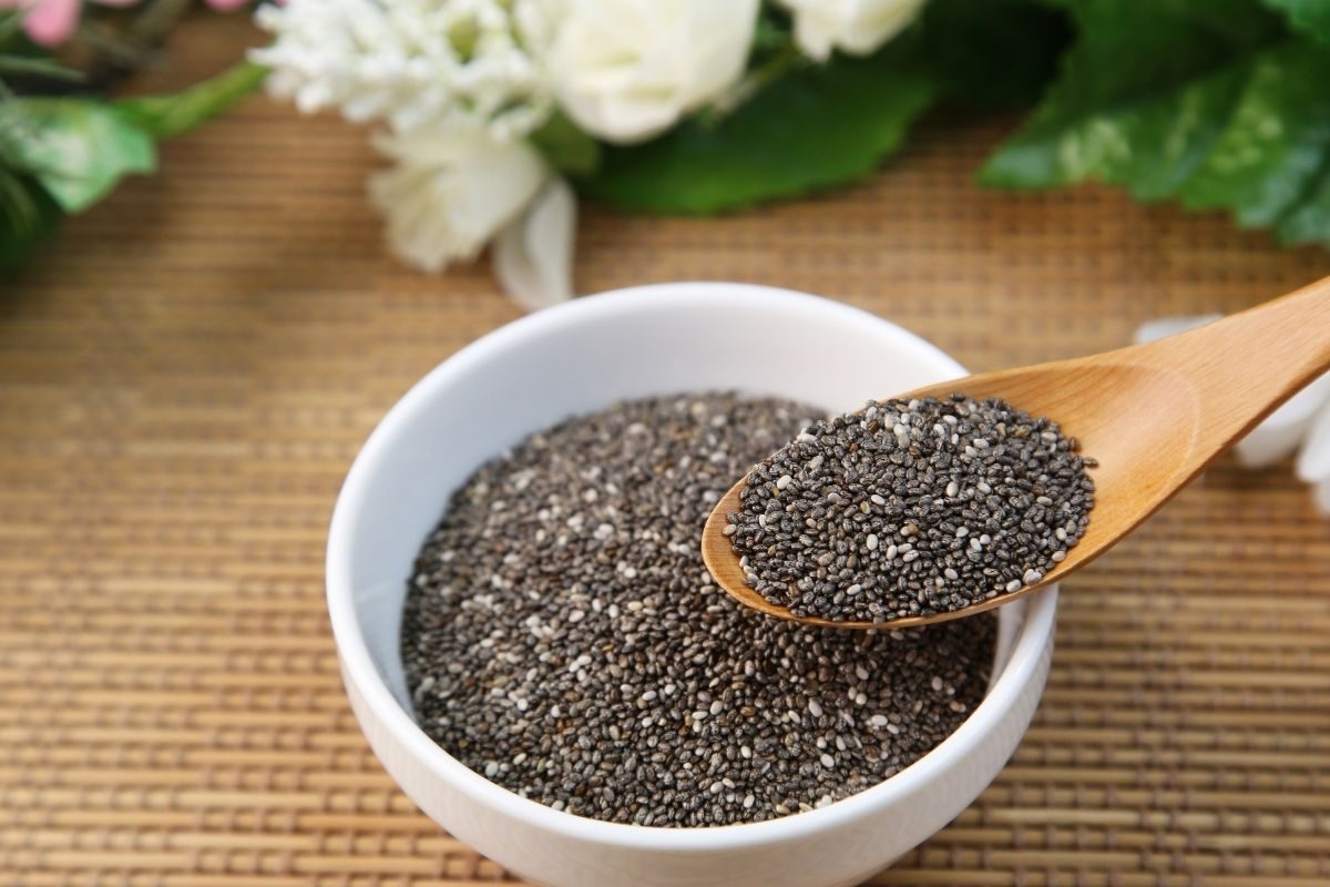 Chia Seeds: वजन कमी करण्यासाठी चिया सीड्सचा असा करा वापर; आरोग्यासाठी आहेत अनेक फायदे