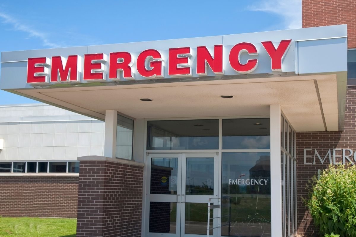 अचानक मेडिकल इमर्जन्सी कोणावरही येऊ शकते; गोंधळून न जाता या 3 गोष्टी शांतपणे करा