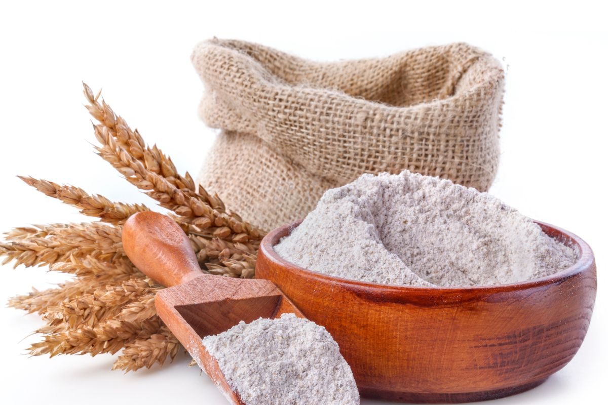 दररोज फक्त गहू आणि ज्वारीचेच पीठ नको; निरोगी आरोग्यासाठी या 5 पिठांचाही करा वापर