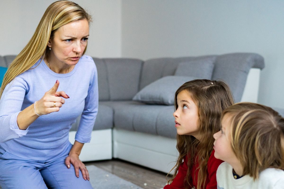 Parenting Tips: मुलं खोटं बोलू लागलीयत का? न रागावता त्यांना या गोष्टी सांगून बघा परिणाम