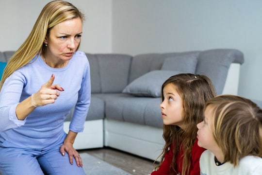 Parenting Tips: मुलं खोटं बोलू लागलीयत का? न रागावता त्यांना या गोष्टी सांगून बघा परिणाम