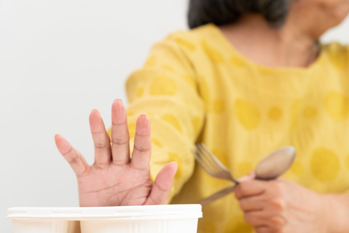 भूक मंदावणे, पचनक्रिया बिघडण्याची काय आहेत कारणं? आहारतज्ज्ञांचा सल्ला जाणून घ्या