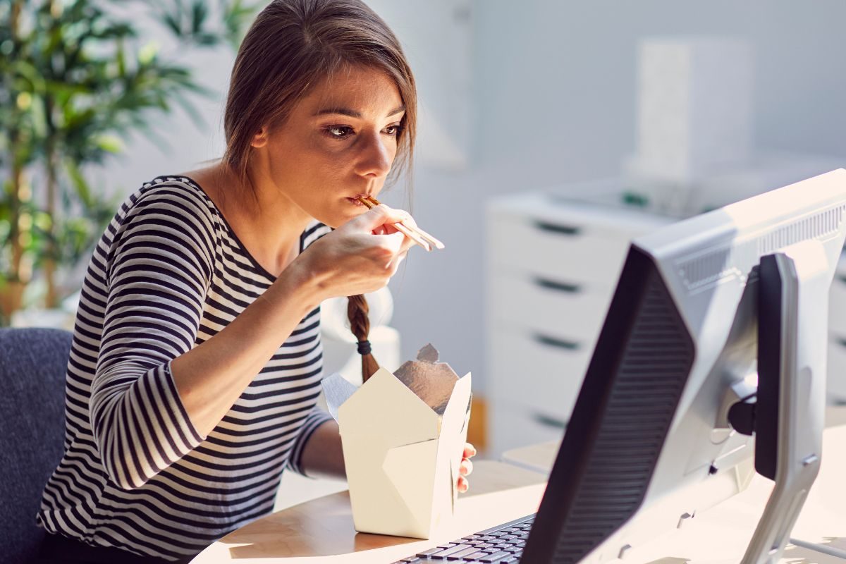 व्यायाम न करताही करू शकता वजन कमी; खाण्याच्या या 5 चुकीच्या सवयी ताबडतोब सोडा