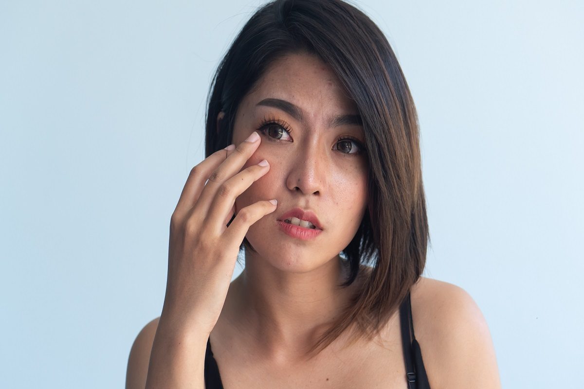 डोळ्यांच्या पापण्या फडफडण्याचा अर्थ काय? धार्मिक आणि वैज्ञानिक कारण समजून घ्या