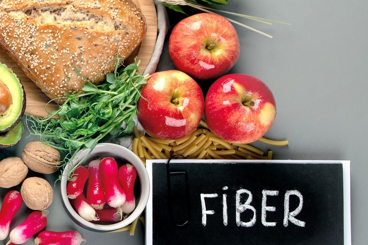 फायबर आरोग्यासाठी फायदेशीर असलं तरी जास्त खाणं टाळा; त्याचे हे साईड इफेक्ट होऊ लागतात