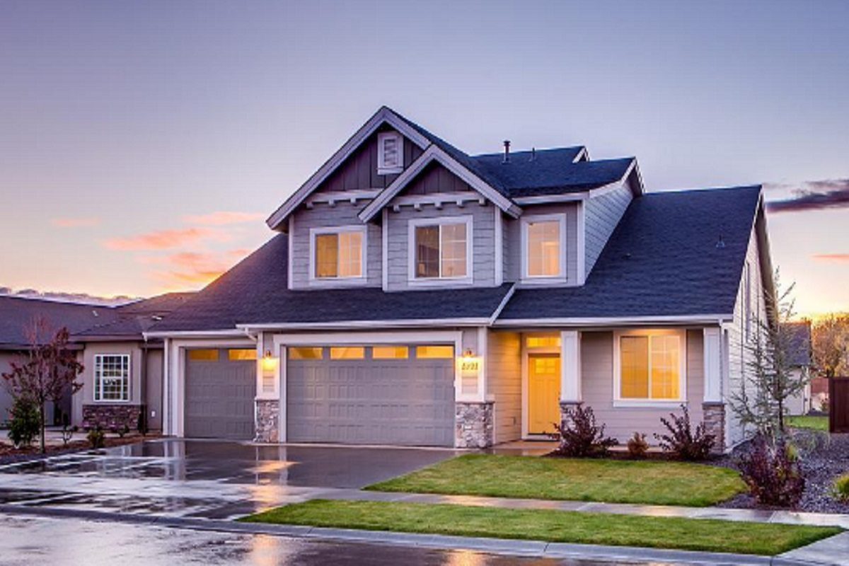 Vastu: घरासमोर अशा गोष्टी बिलकूल असू नयेत; दारिद्र्य वाढतं, नाही मिळत सुख-शांती