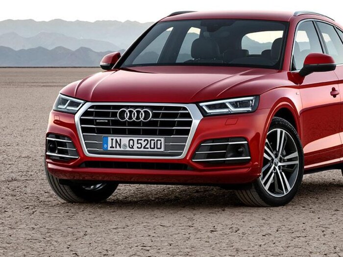 Audi Q5: ही कार नोव्हेंबर 2021 मध्ये भारतात लाँच करण्यात आली होती. आणि ही आलिशान कार प्रीमियम प्लस आणि टेक्नॉलॉजीसह दोन प्रकारांमध्ये उपलब्ध आहे. 5-सीटर SUV असलेल्या या कारची किंमत जवळपास 59.88 लाख रुपये आहे. अभिनेत्री जवळची ही दुसरी महागडी कार आहे.