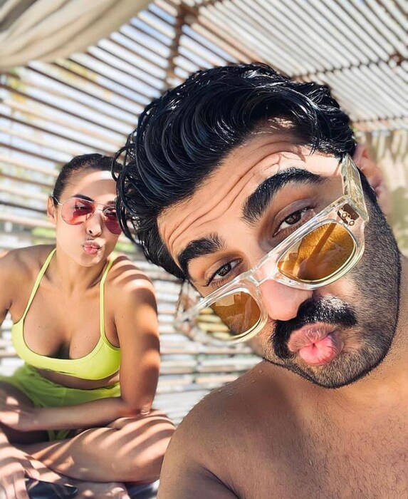 यामध्ये मलायका आणि अर्जुनचा रोमँटिक अंदाज दिसून येत आहे. 