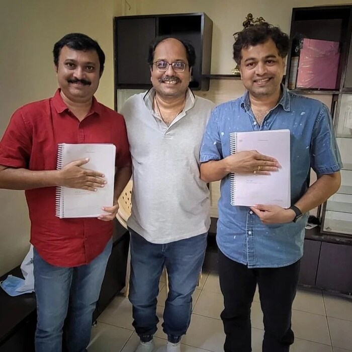  मराठीतील प्रसिद्ध कवी वैभव जोशी यांनी सिनेमाचं लेखन केलं आहे. तर नितीन वैद्य यांनी सिनेमाची निर्मिती केली आहे. 