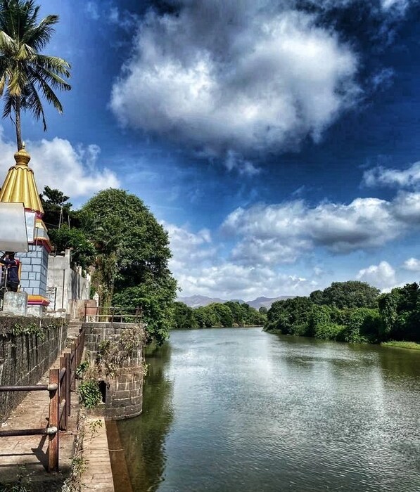 वाईतल्या फार सुंदर लोकेशनचे काही फोटो सुबोधनं शेअर केले आहेत. 