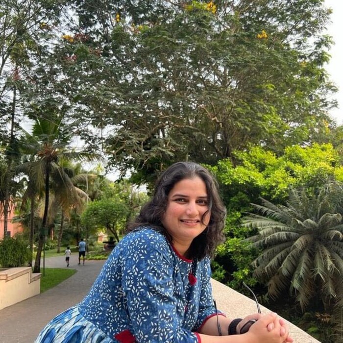 राहूलची पत्नी नेहा देशपांडे हिच्या वाढदिवसानिमित्ता राहूलनं तिच्यासाठी खास पोस्ट शेअर करत तो रोमँटिक होताना दिसला. 