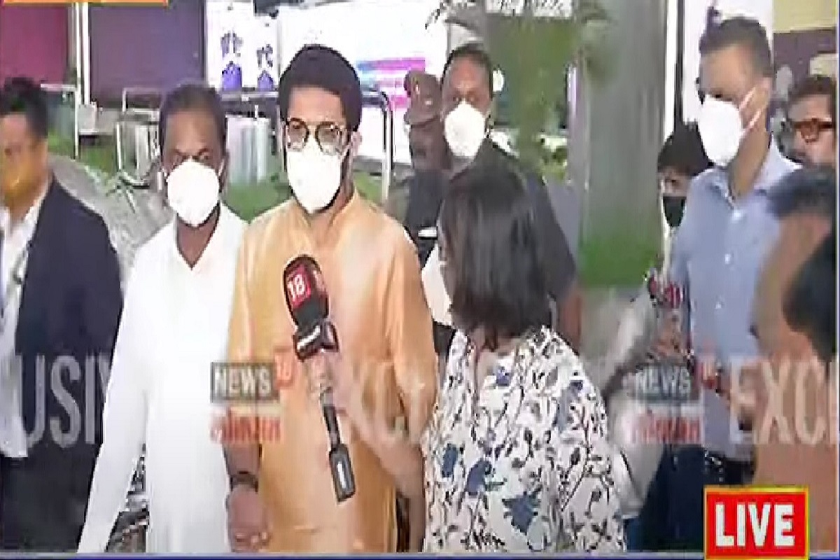 Aaditya Thackeray Ayodhya tour: ढोलताशांच्या गजरात आदित्य ठाकरेंचं स्वागत, "अयोध्या रामराज्याची भूमी राजकारणाची नाही"