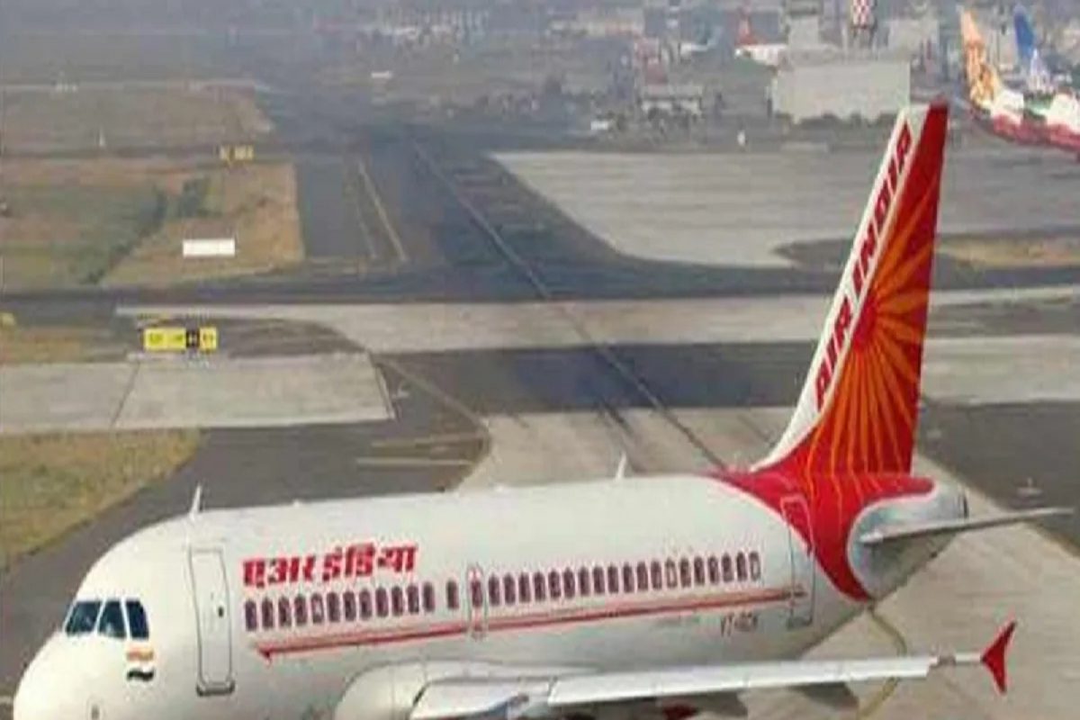 Air India ची कर्मचाऱ्यांसाठी मोठी घोषणा, VRS घेणाऱ्या कर्मचाऱ्यांना भरपाईच्या पैशांसह प्रोत्साहनपर बक्षिस मिळणार