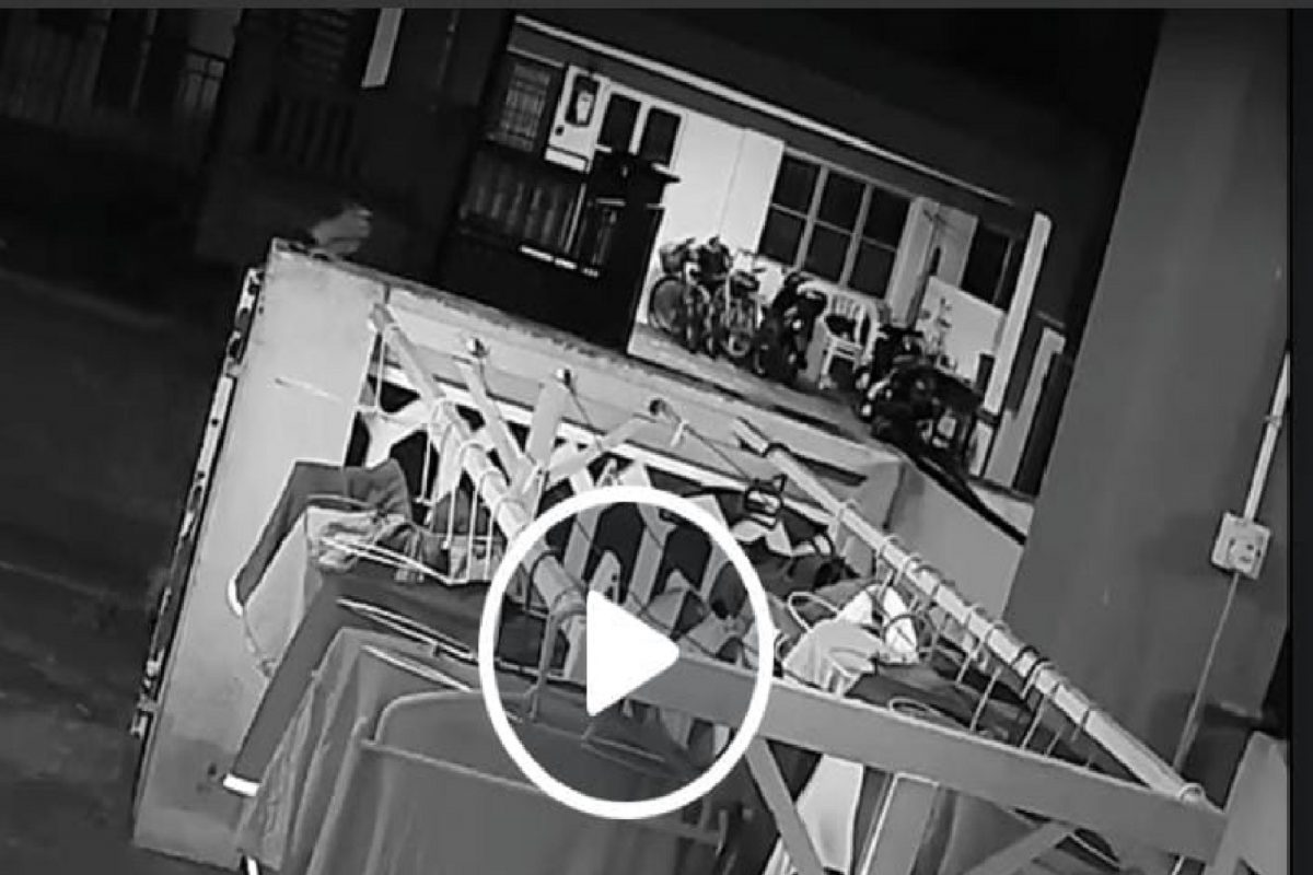 VIDEO - अचानक गायब होऊ लागले पुरुषांचे अंडरविअर; CCTV फुटेज पाहून बसला धक्का