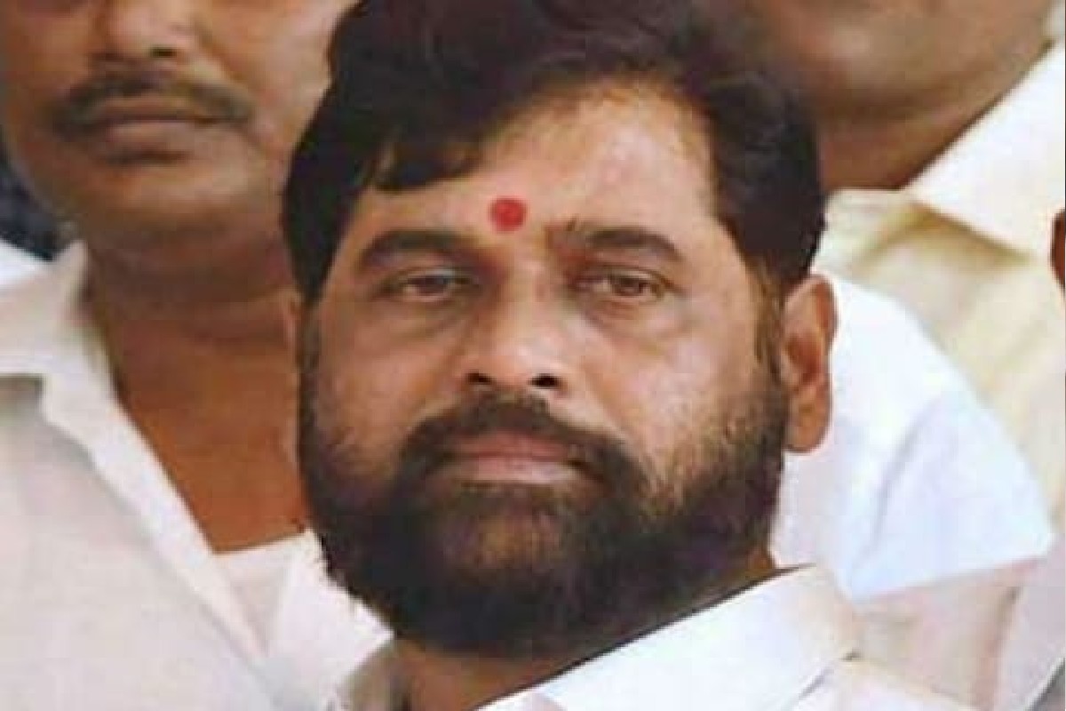 सातवा दिवस बंडखोर आमदारांचा, एकनाथ शिंदेनी बाळासाहेब ठाकरे अन् आनंद दिघेंची काढली आठवण