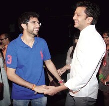 रितेशनं आदित्य ठाकरेंना वाढदिवसाच्या शुभेच्छा देणं 'पुणेकरा'ला खुपलं, मग...