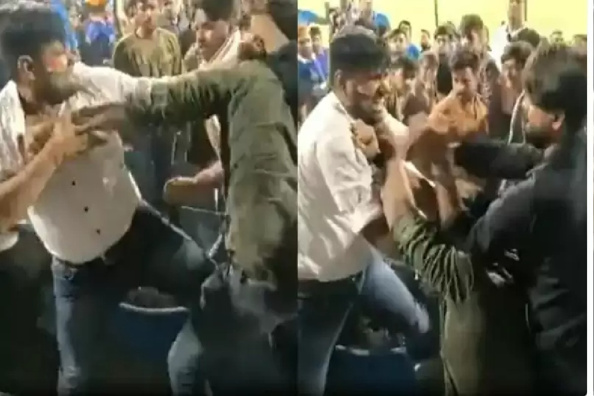 IND vs SA : क्रिकेट मॅचच्या दरम्यान स्टेडिअममध्येच भिडले फॅन्स, लाथाबुक्यांनी केली मारहाण! VIDEO