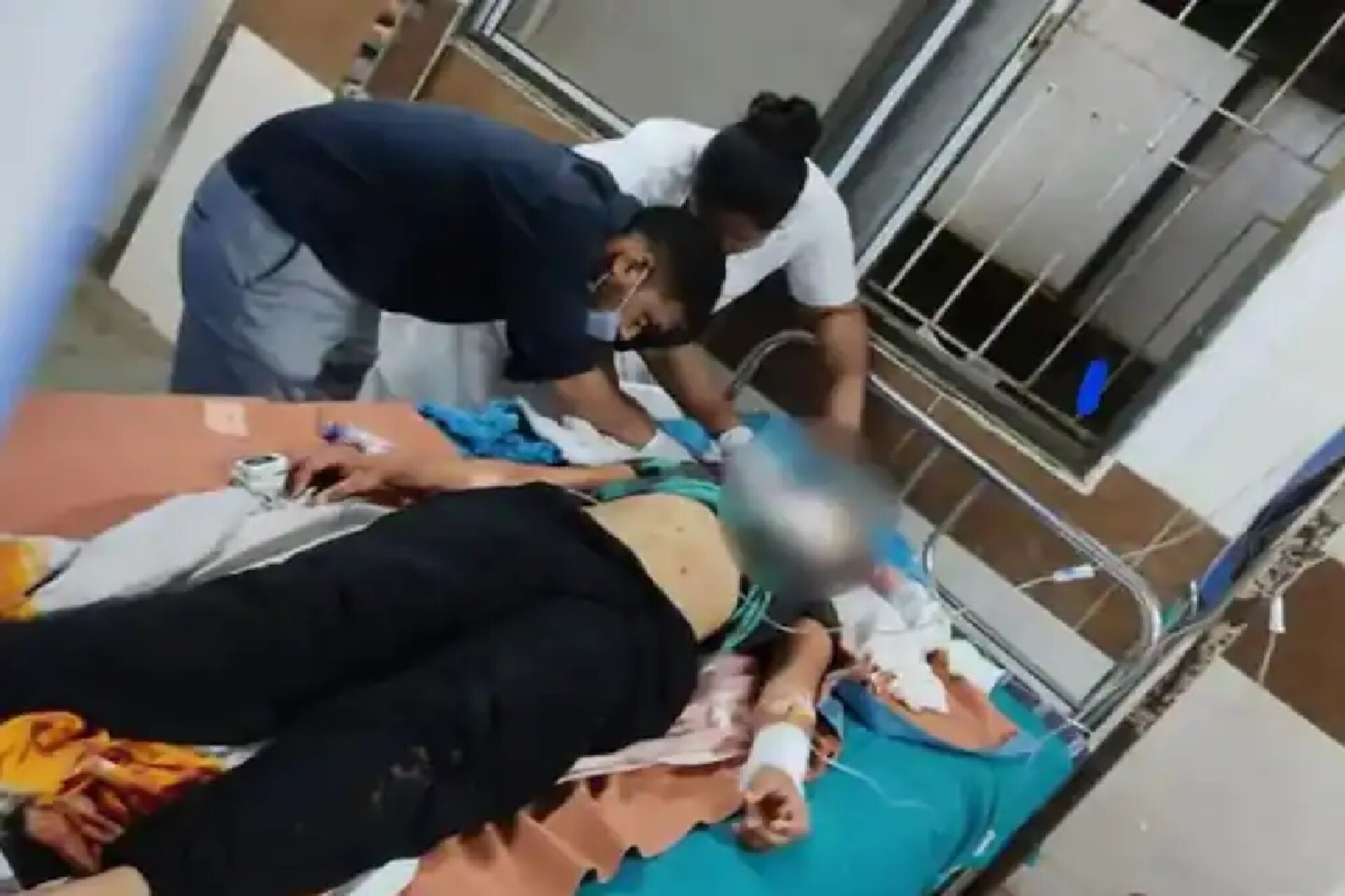 जन्मदाती आईचं झाली वैरी, पोटच्या मुलीला तब्बल 20 वेळा चाकूनं भोसकलं