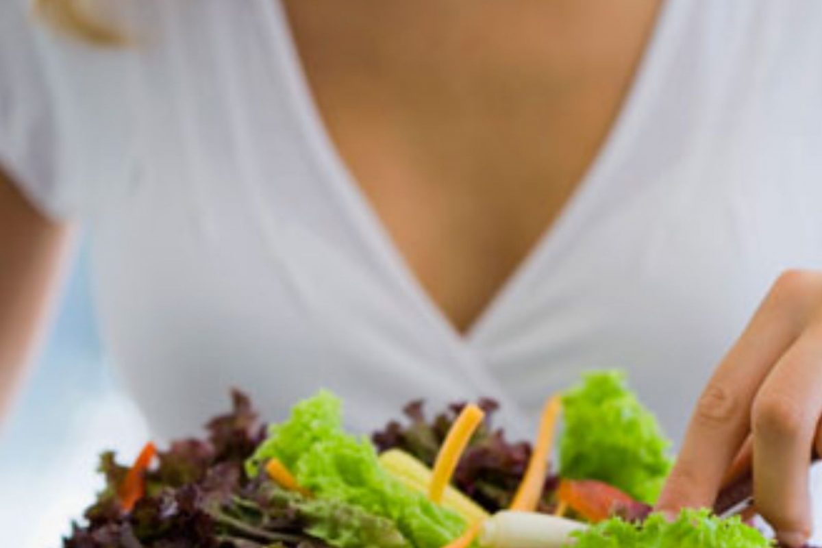 Superfood For Women : वेगवेगळ्या वयोगटानुसार महिलांचा आहार कसा असावा?