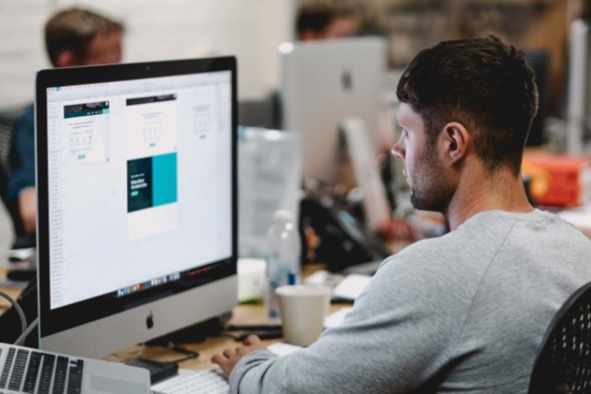 अजून 10,000 जणांची करणार भरती