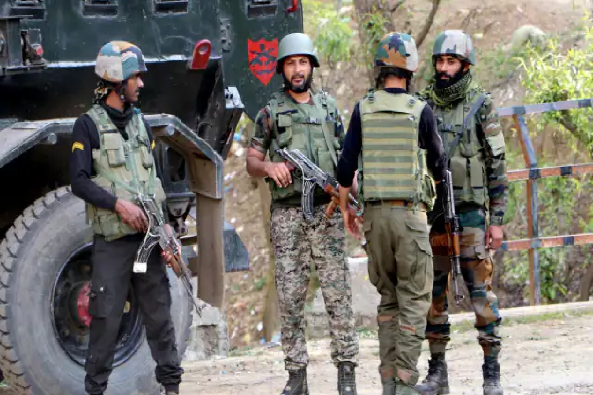 Jammu and Kashmir: रात्रभर चाललेल्या चकमकीत हिज्बुलचा दहशतवादी ठार, 3 जवानही जखमी