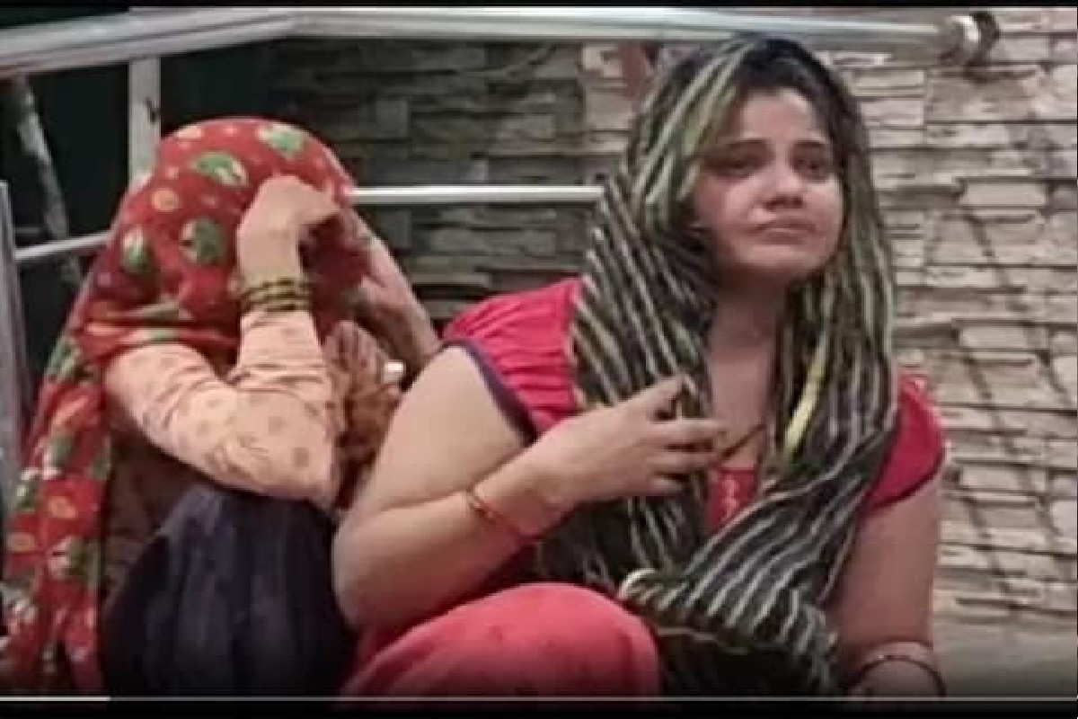 फेसबुकवर मैत्री तोडली म्हणून माथेफिरूनं घरात घुसून केली तरूणीची हत्या, आईलाही केलं जखमी