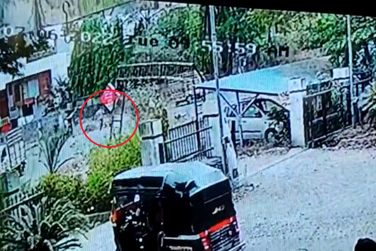 नाशिकमध्ये हत्येचं सत्र सुरूच; भरदिवसा उद्योजकाची हत्या, तलवारीने सपासप वार करत संपवलं, CCTV आला समोर