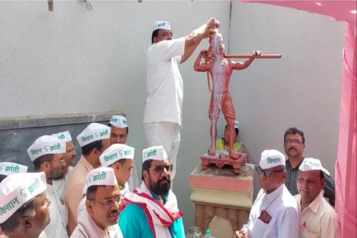 पुणतांब्यात शेतकऱ्यांचा पुन्हा एल्गार; विविध मागण्यांसाठी धरणे आंदोलन