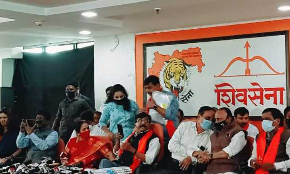 Shiv sena Uddhav Thackeray : शिवसेनेचे 5 आमदार अजूनही कुंपणावर, सत्तेचं सुकाणू आता या 5 जणांकडे, हे आहेत तरी कुठे?