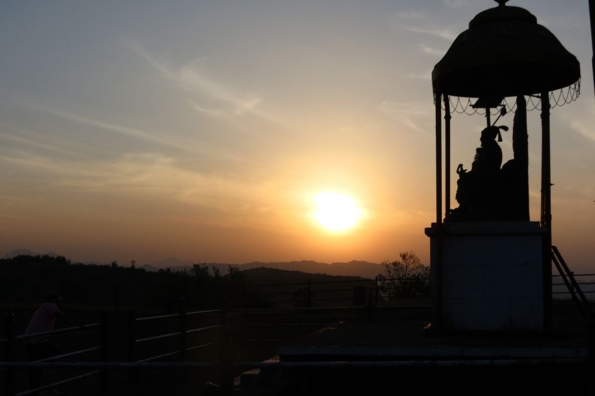 Shivrajyabhishek : स्वराज्याच्या शत्रुंना याच मातीत गाडणाऱ्या महाराजांच्या राज्याभिषेकाला का होता विरोध?