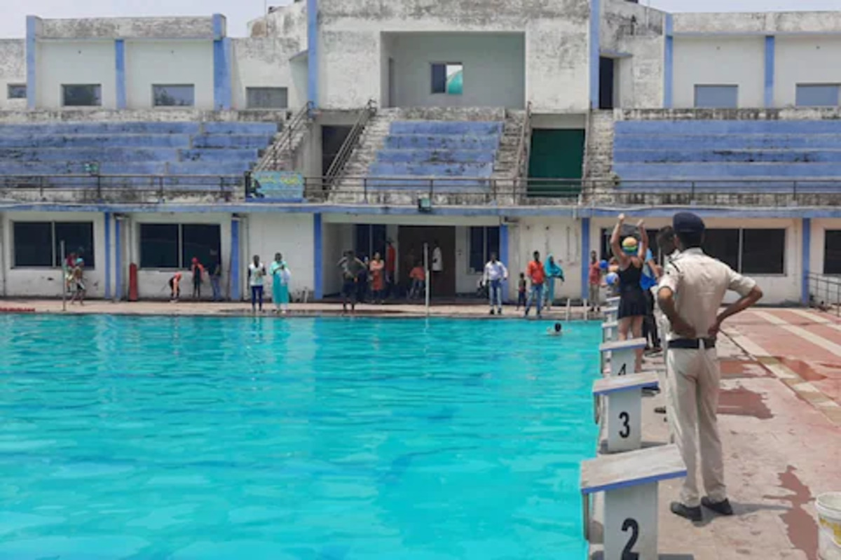 International Swimming Pool मध्ये मुलीचा विनयभंग, बॉडी फिटनेसवर ट्रेनर म्हणाला...