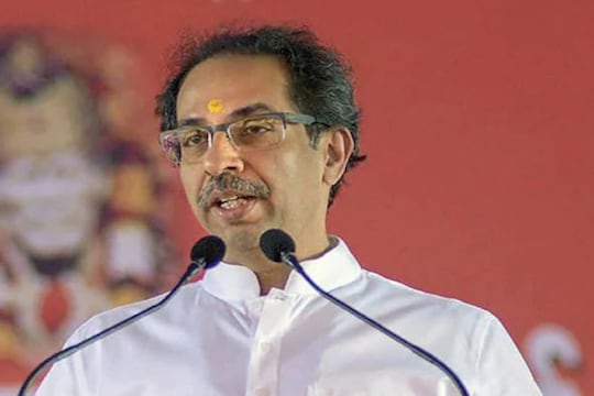 EXCLUSIVE : 'भाजपसोबत कसं जायचं?', मुख्यमंत्र्यांचा शिवसेना आमदार-खासदारांना सवाल