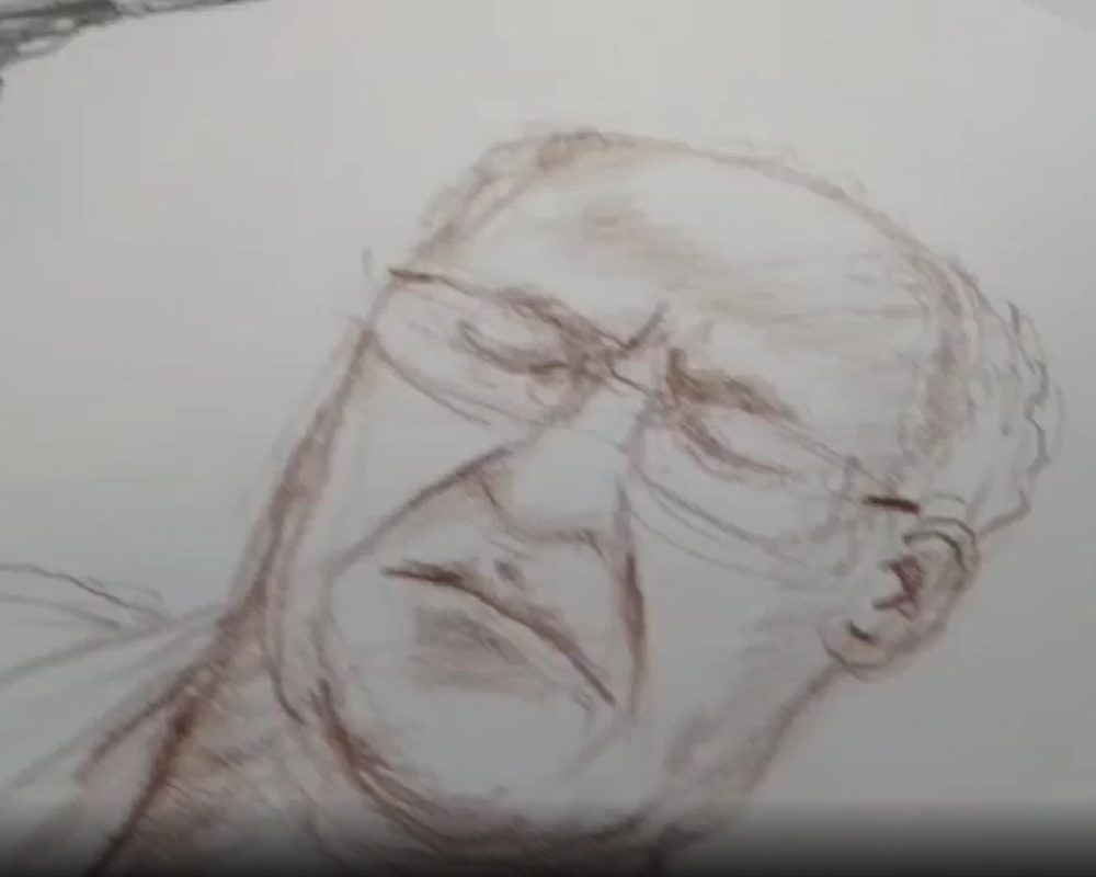 जबरदस्त छंद! मुंबईच्या धावत्या लोकलमध्ये 'ही' व्यक्ती रेखाटते सहप्रवाशांची चित्रं, अवलिया चित्रकाराचा पहा VIDEO