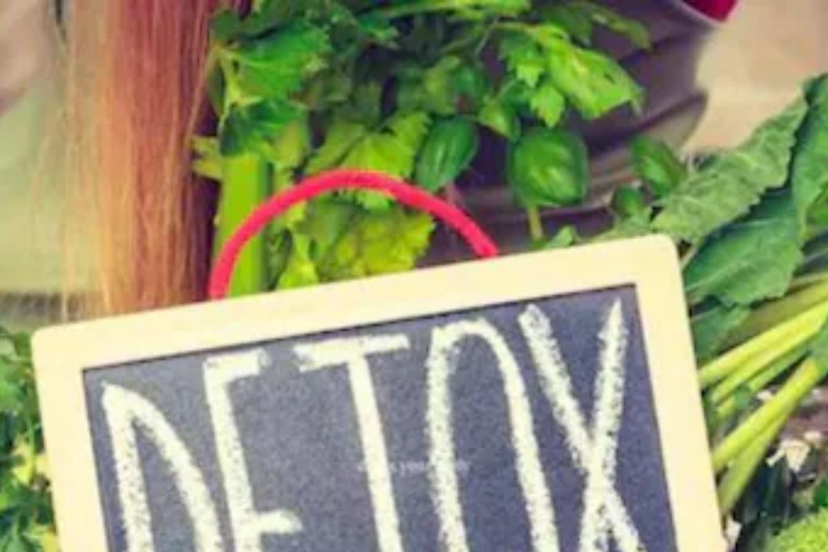 खूप थकवा आणि अशक्तपणा जाणवतो? तुमच्या शरीराला डिटॉक्सिफिकेशनची गरज