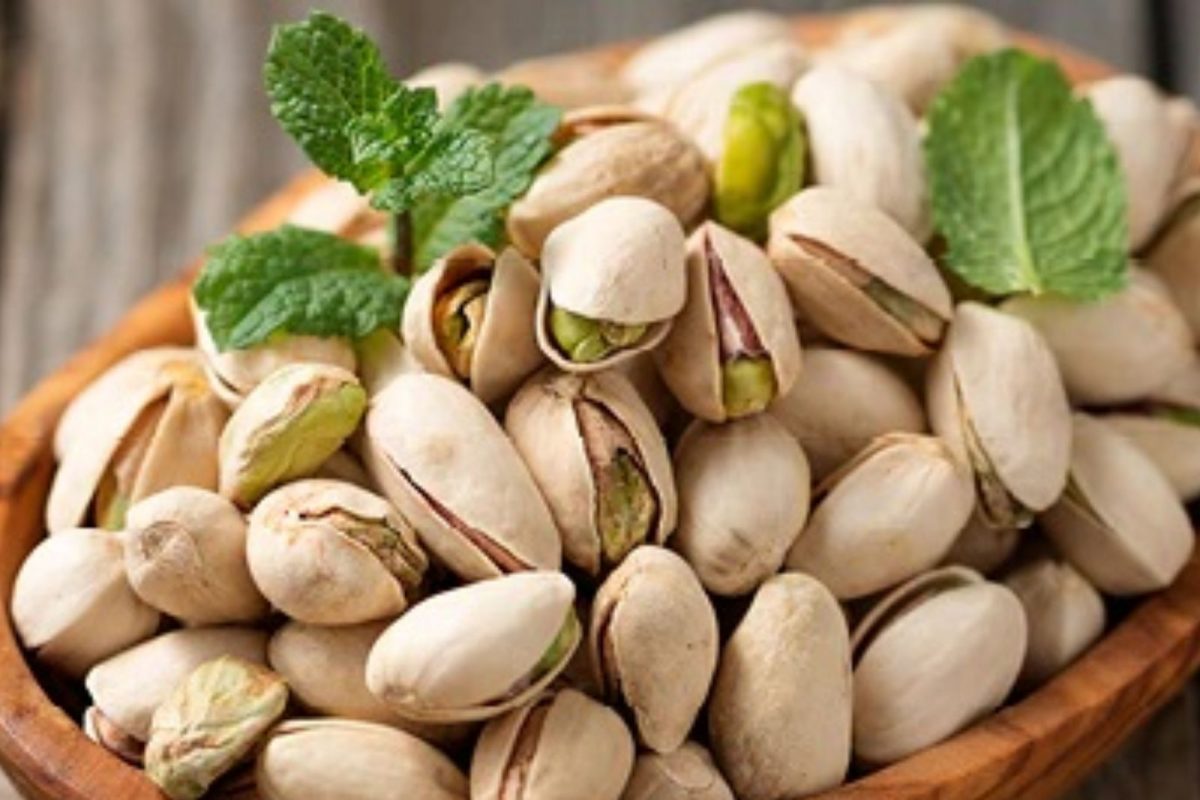 Health Tips : जास्त प्रमाणात पिस्ता खाणे ठरू शकते धोकादायक; होतात गंभीर दुष्परिणाम