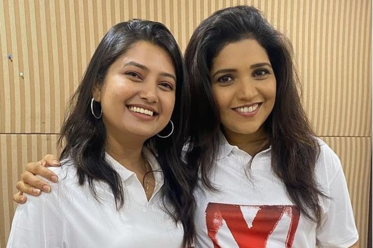 'तुझ्याबरोबर काम करणं...' प्राजक्तानं मुक्ता बर्वेसाठी लिहलेली 'ती' पोस्ट होतेय VIRAL