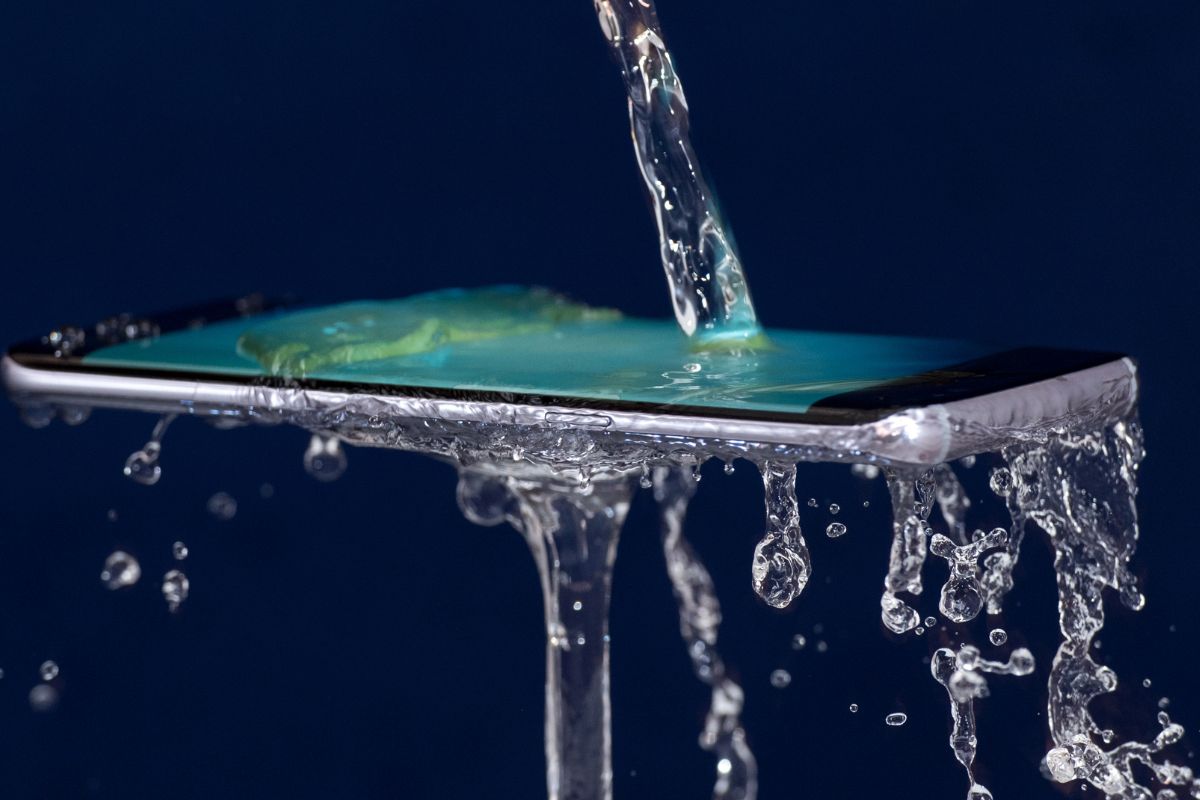 Best Waterproof Smartphones: स्वस्तात मस्त! हे 4 स्मार्टफोन आहेत वॉटरप्रूफ, किंमत 15000 रुपयांपेक्षाही कमी, 12500 पर्यंत मिळत आहे सूट