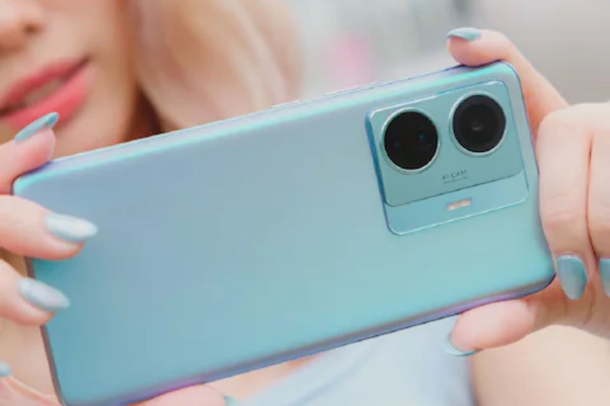 या सेलमधून ग्राहकांना Vivo T1 5G हा स्मार्टफोन खरेदी करण्याची उत्तम संधी उपलब्ध आहे.