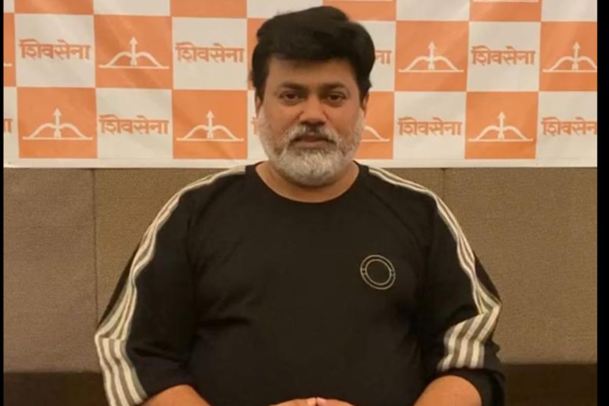 असं असलं तरीही आजही मी शिवसेनेतच असून त्याबद्दल सर्वसामान्य शिवसैनिकांनी कोकणातील जनतेने कोणताही गैरसमज करून घेऊ नये.