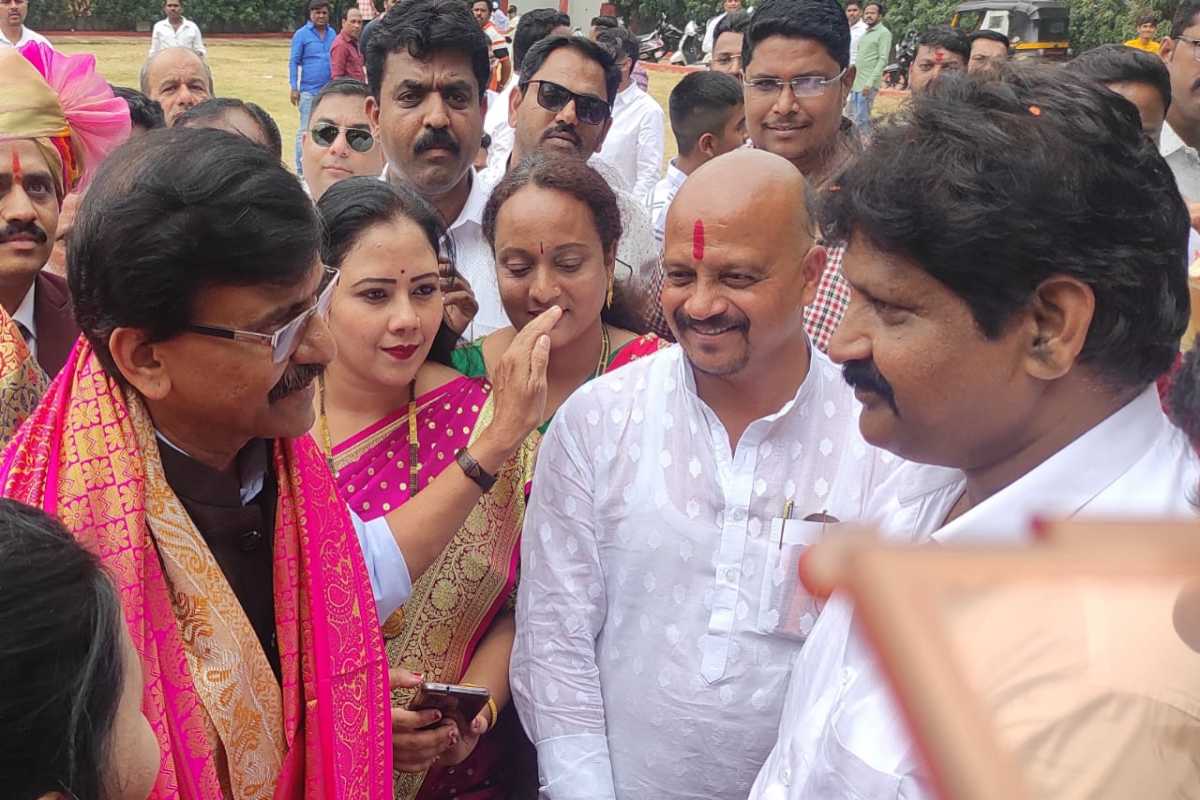 पुण्यात संजय राऊत आणि वसंत मोरे यांच्यात भेट, मनसेला मोठा झटका बसणार?