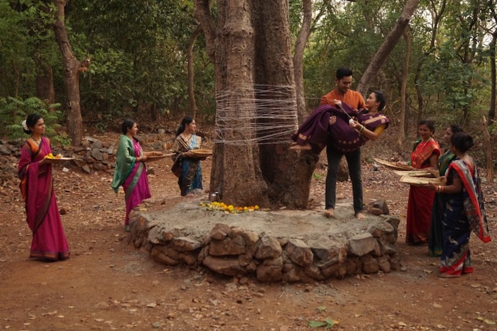 सुख म्हणजे नक्की काय असतं मालिकेतील जयदीप-गौरीमधील सगळे गैरसमज दूर झालेत. दोघेही आता प्रचंड खुश आहेत. गौरीही जयदीपासाठी वटपौर्णिमेचं व्रत करणार आहे. 