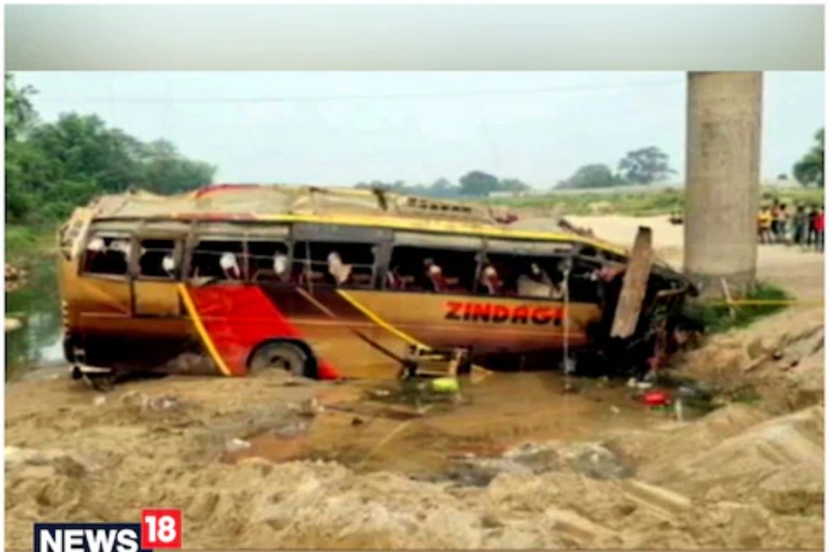 आणखी एका अपघाताने खळबळ; 50 प्रवाशांना घेऊन बस दरीत कोसळली, 9 जणांचा जागीच मृत्यू