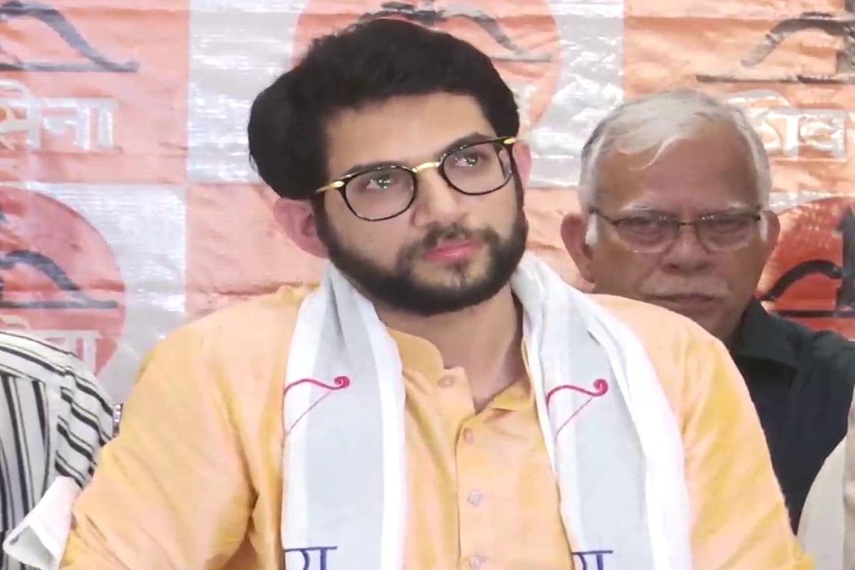 शिवसेनेतल्या भुकंपानंतर आदित्य ठाकरे महाराष्ट्राबाहेर, भाजपला 'फाईट' देणाऱ्या नेत्याला भेटणार!