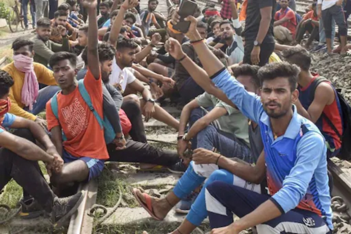 Bharat Bandh: अग्निपथ योजनेला विरोध वाढला, सोमवारी भारत बंदची हाक, अनेक राज्यांमध्ये शाळा बंद