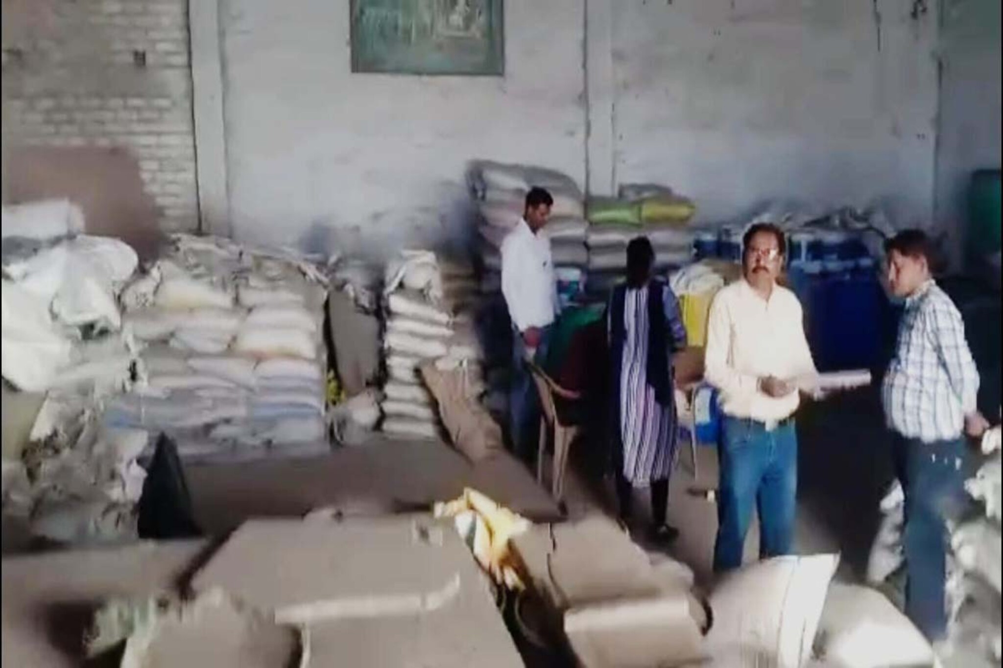 शेतकऱ्यांना फसवण्यासाठी उभारला 20 लाखांचा कारखाना, पोलिसांनी हाणून पाडला डाव