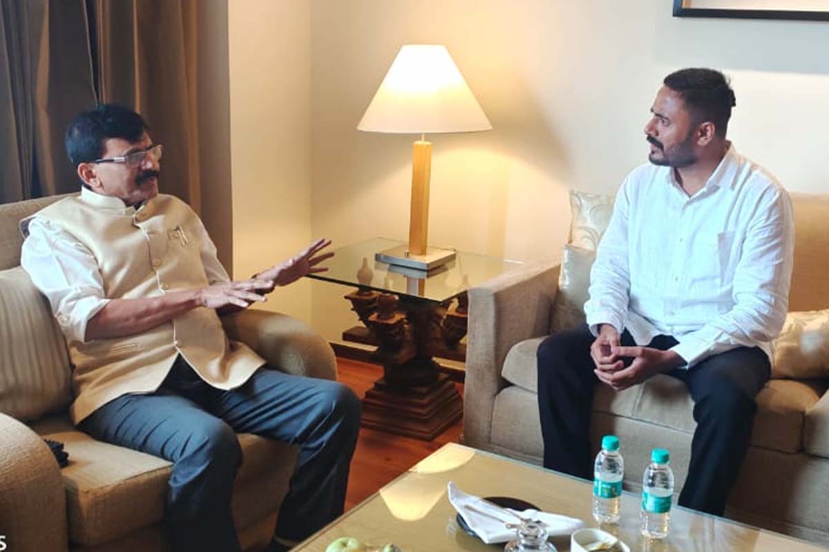 भुयार यांनी शरद पवारांची भेट घेतली. त्यानंतर संजय राऊत यांची मुंबईतील ग्रँड हयात हॉटेलमध्ये भेट घेतली आहे.